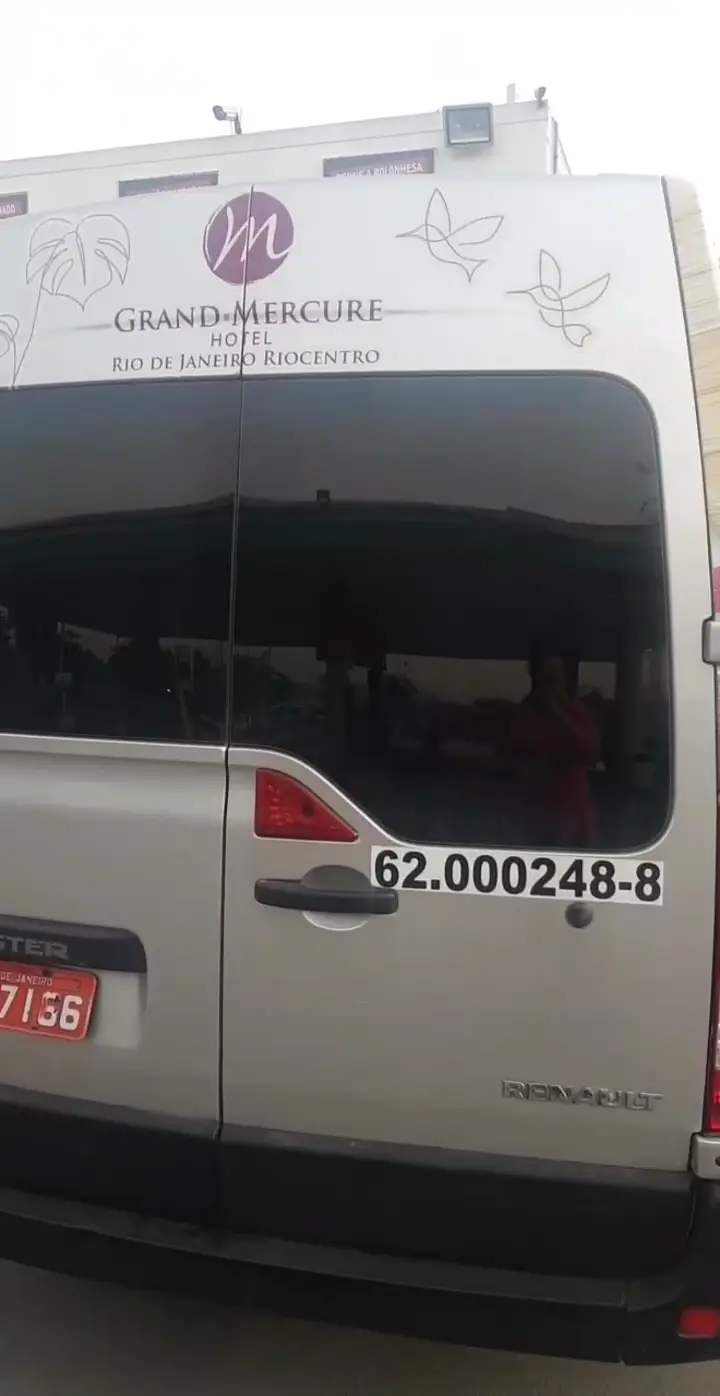Identificação visual no serviço de shuttle do Hotel Grand Mercure